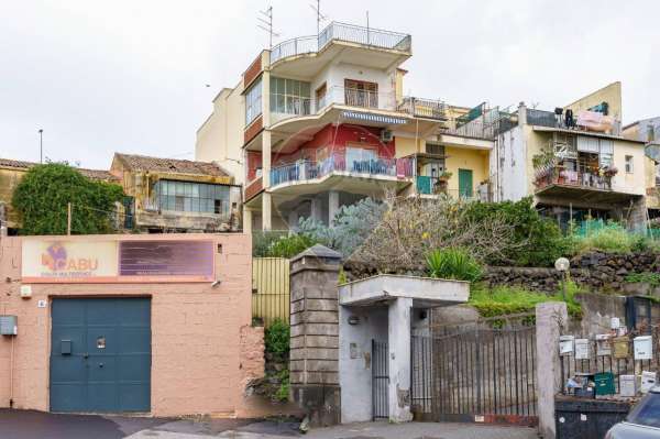 Foto Appartamento in vendita a Aci Castello