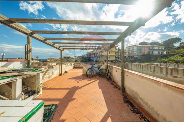 Foto Appartamento in vendita a Aci Castello
