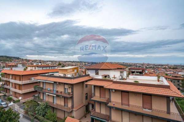 Foto Appartamento in vendita a Aci Catena