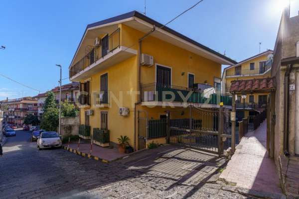 Foto Appartamento in vendita a Aci Catena
