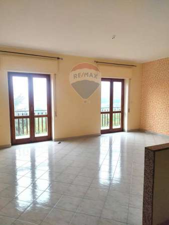 Foto Appartamento in vendita a Aci Catena