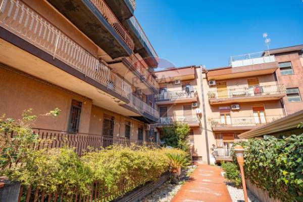 Foto Appartamento in vendita a Aci Catena