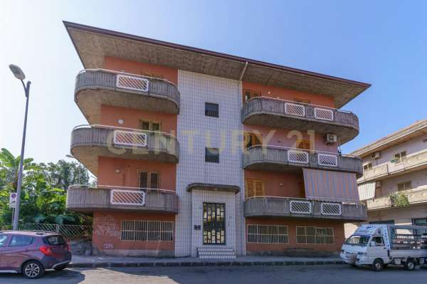 Foto Appartamento in vendita a Aci Catena