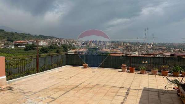 Foto Appartamento in vendita a Aci Catena