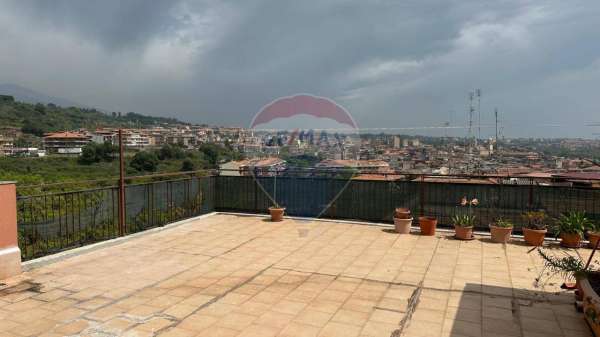 Foto Appartamento in vendita a Aci Catena