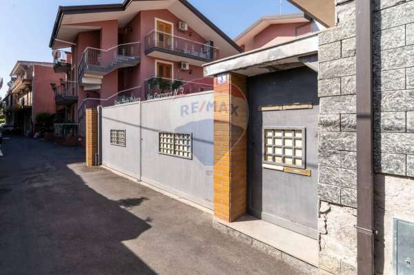 Foto Appartamento in vendita a Aci Catena