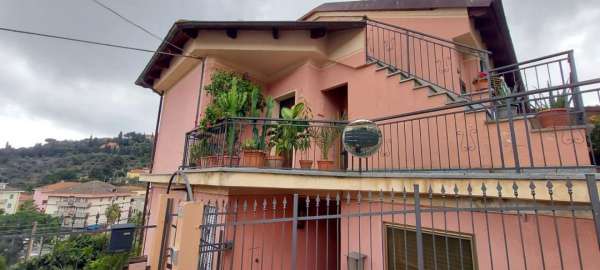 Foto Appartamento in vendita a Alassio