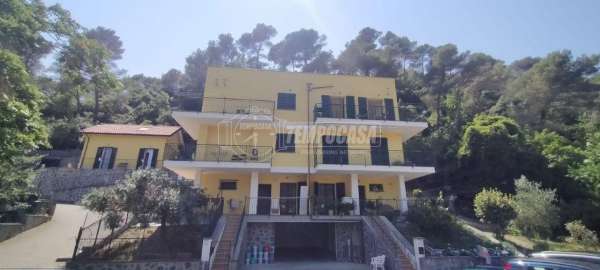 Foto Appartamento in vendita a Andora