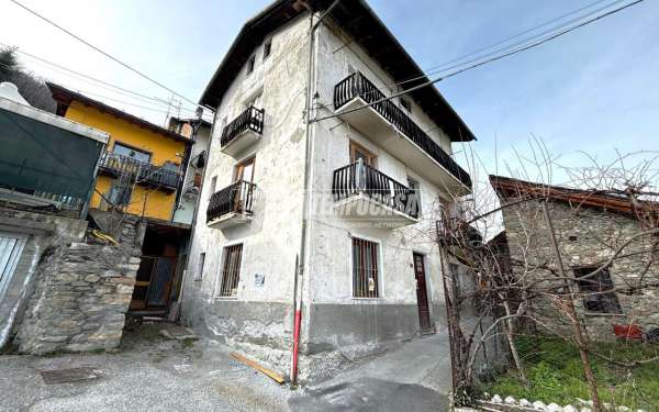 Foto Appartamento in vendita a Aosta