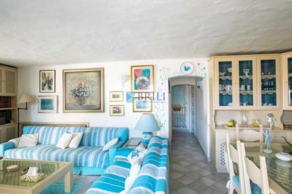Foto Appartamento in vendita a Arzachena - 7 locali 122mq
