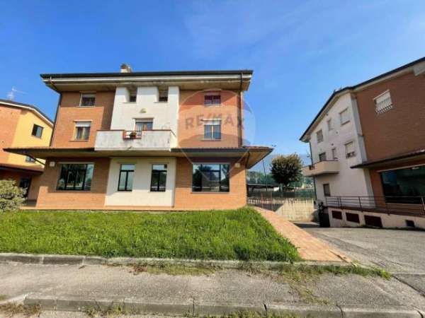 Foto Appartamento in vendita a Assisi - 3 locali 132mq