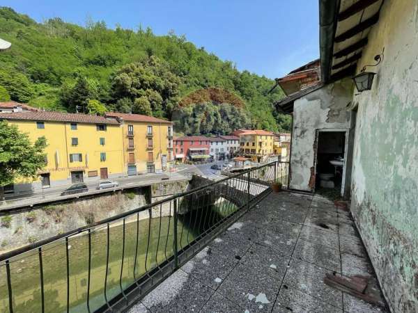 Foto Appartamento in vendita a Bagni Di Lucca