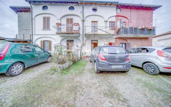 Foto Appartamento in vendita a Biandronno