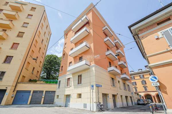 Foto Appartamento in vendita a Bologna