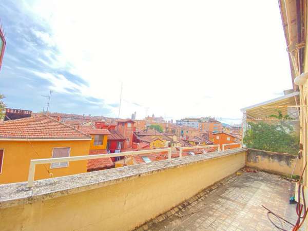 Foto Appartamento in vendita a Bologna