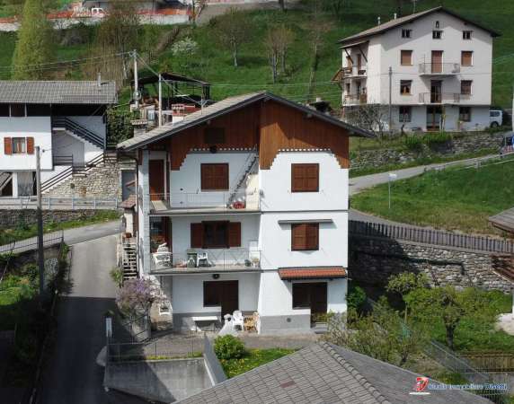 Foto Appartamento in Vendita a Borno Via Pizzo Camino