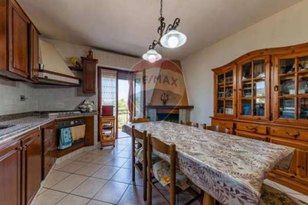 Foto Appartamento in vendita a Bucine - 4 locali 121mq