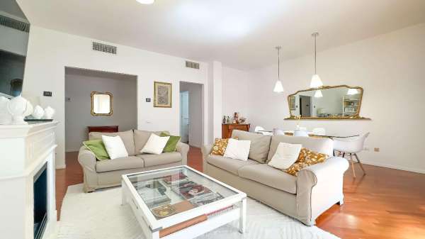 Foto Appartamento in vendita a Cagliari