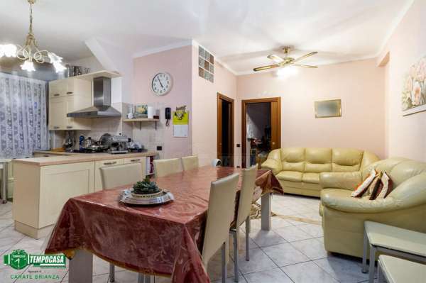 Foto Appartamento in vendita a Carate Brianza