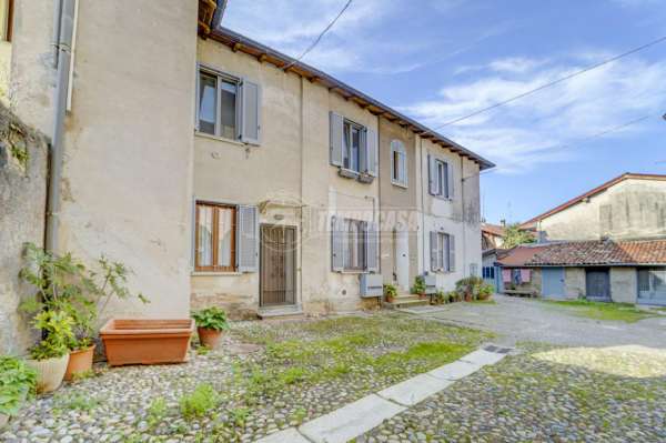 Foto Appartamento in vendita a Caronno Varesino