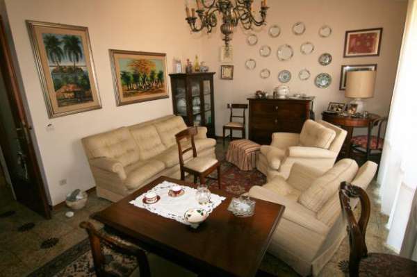 Foto Appartamento in vendita a Carrara 100 mq  Rif: 818579