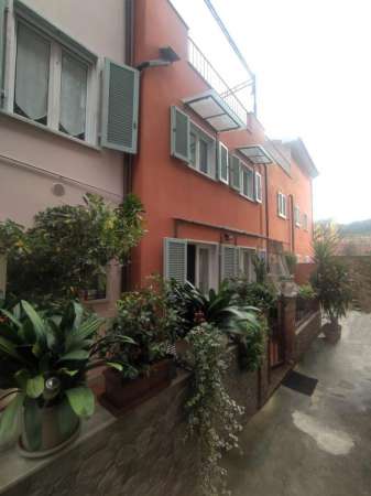 Foto Appartamento in vendita a Carrara