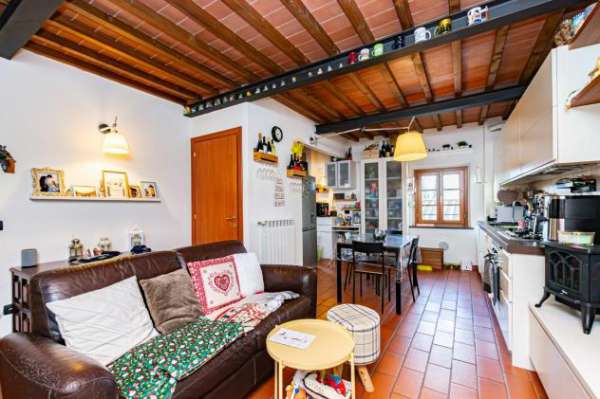 Foto Appartamento in vendita a Cascina 80 mq  Rif: 1305268