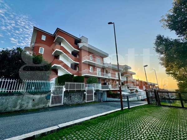 Foto Appartamento in vendita a Castel Gandolfo