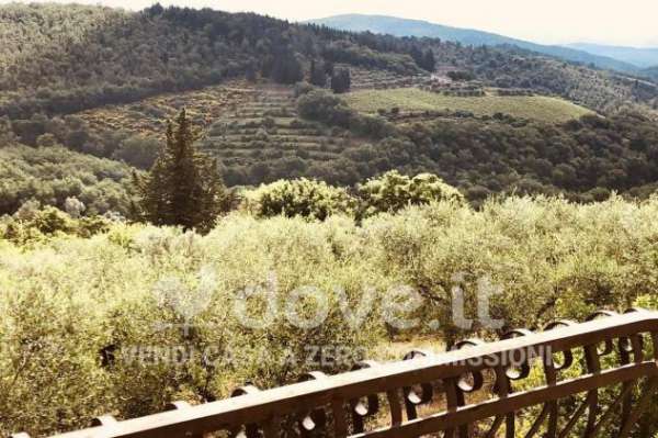 Foto Appartamento in vendita a Castellina In Chianti - 9 locali 360mq
