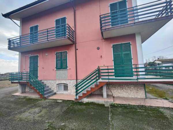 Foto Appartamento in vendita a Castelnuovo Magra 70 mq  Rif: 1334460