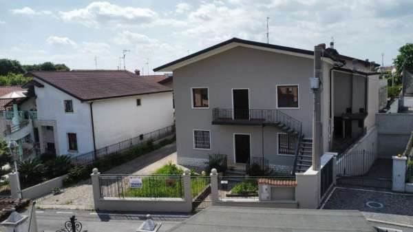 Foto Appartamento in vendita a Castrezzato