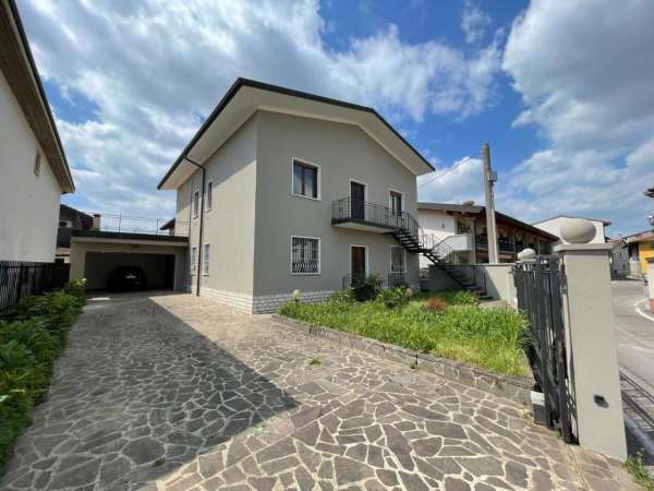 Foto Appartamento in vendita a Castrezzato