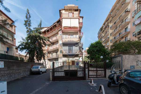 Foto Appartamento in vendita a Catania
