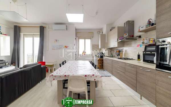 Foto Appartamento in vendita a Cavenago Di Brianza