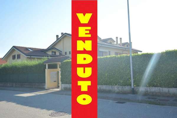 Foto Appartamento in vendita a Cavenago Di Brianza
