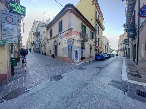 Foto Appartamento in vendita a Chieti