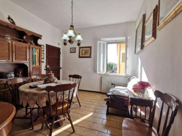 Foto Appartamento in vendita a Cinque Case - Santa Maria a Monte 100 mq  Rif: 1305943