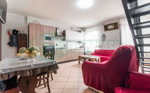 Foto Appartamento in vendita a Cislago