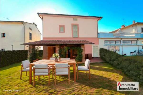 Foto Appartamento in vendita a Colle Di Val D'Elsa - 4 locali 144mq