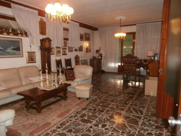 Foto Appartamento in vendita a Colle di Val d'Elsa 230 mq  Rif: 1089940