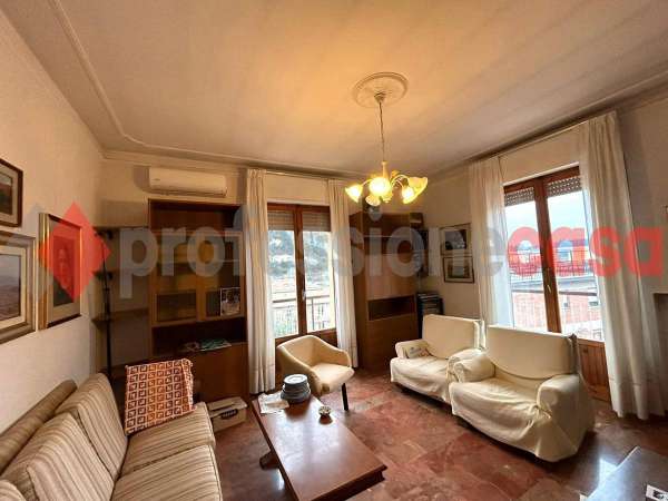 Foto Appartamento in vendita a Colle Di Val D'Elsa