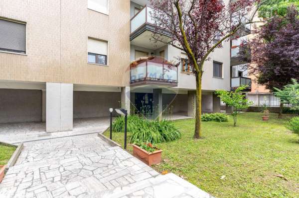 Foto Appartamento in vendita a Cologno Monzese