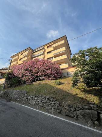 Foto Appartamento in vendita a Como