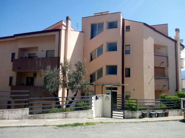 Foto Appartamento in vendita a Cosenza