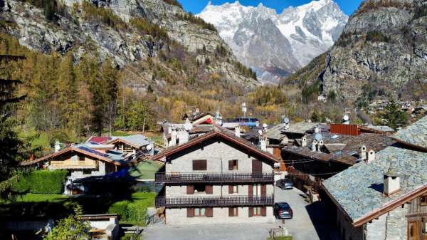 Foto Appartamento in vendita a Courmayeur