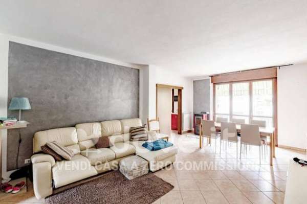 Foto Appartamento in vendita a Cuasso Al Monte - 3 locali 100mq