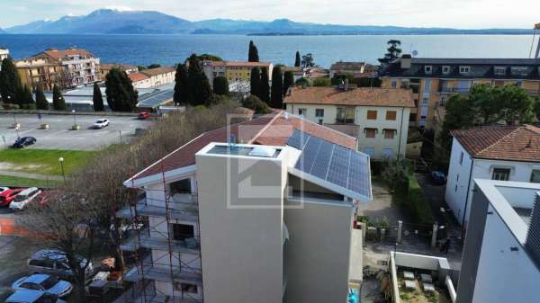 Foto Appartamento in vendita a Desenzano Del Garda