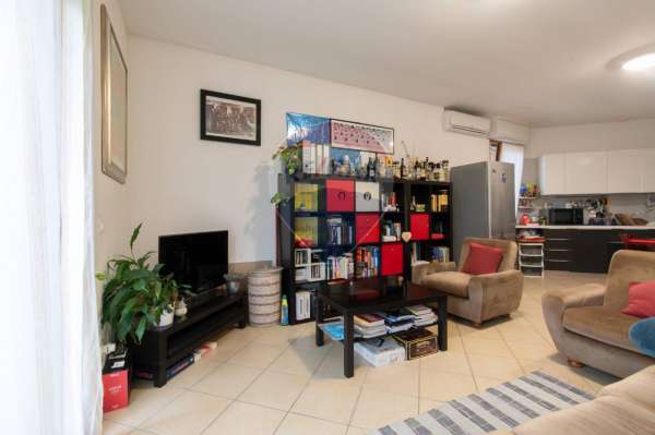 Foto Appartamento in vendita a Desenzano Del Garda