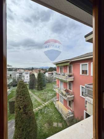 Foto Appartamento in vendita a Desenzano Del Garda