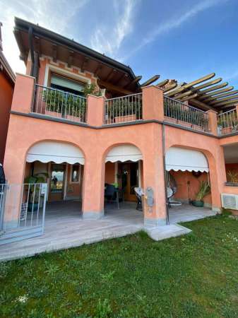 Foto Appartamento in vendita a Desenzano Del Garda